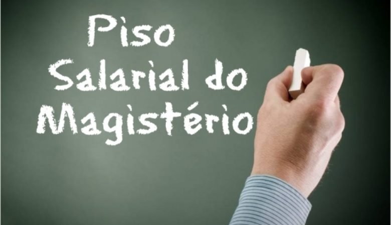 Divulgada previsão de reajuste do Piso Nacional dos Professores ...